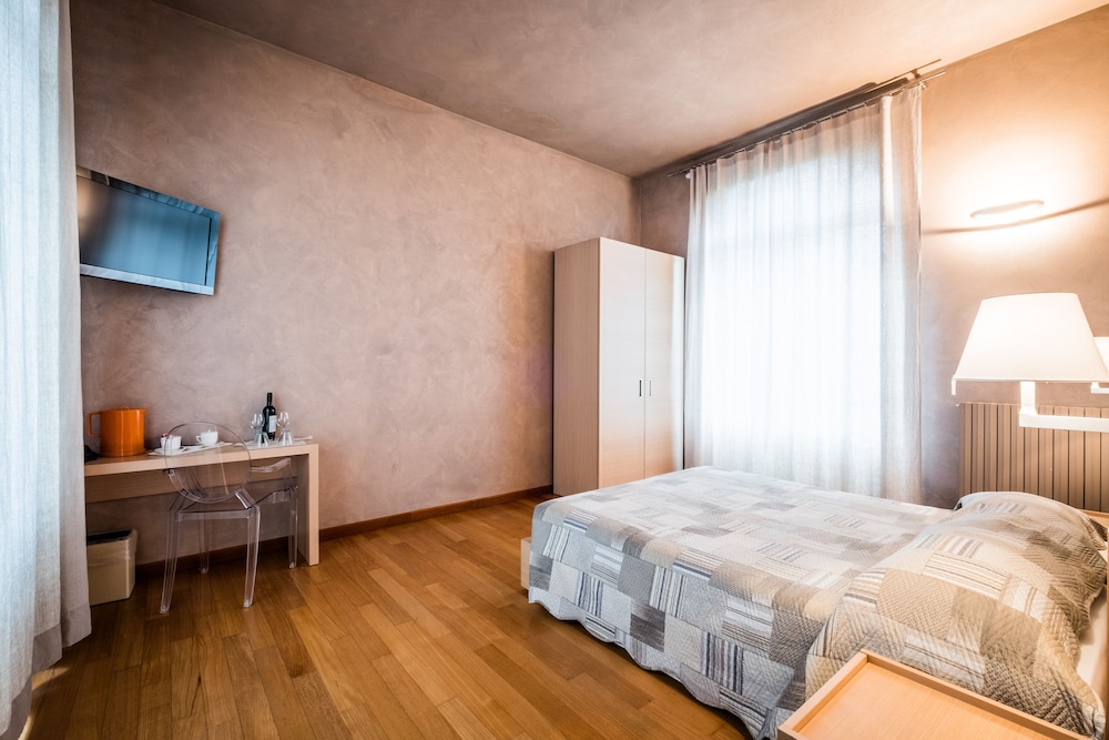 Luxury Double Room, 1 Double Bed, Patio, Park View photo 2