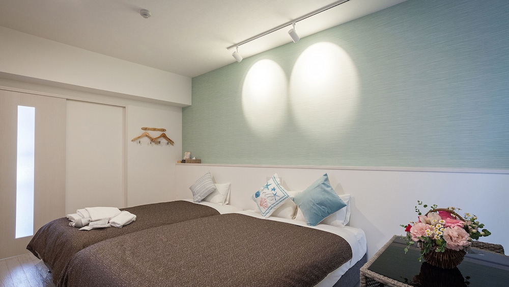 Large Twin Room - Photo 2