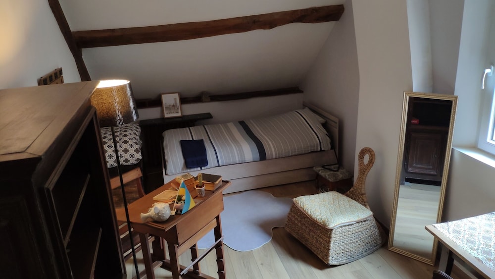 Twin Room, Shared Bathroom (Chambre Clocher) photo 2