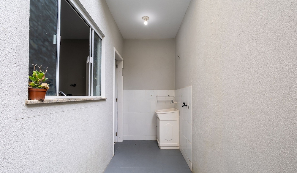 Basic Apartment photo 2