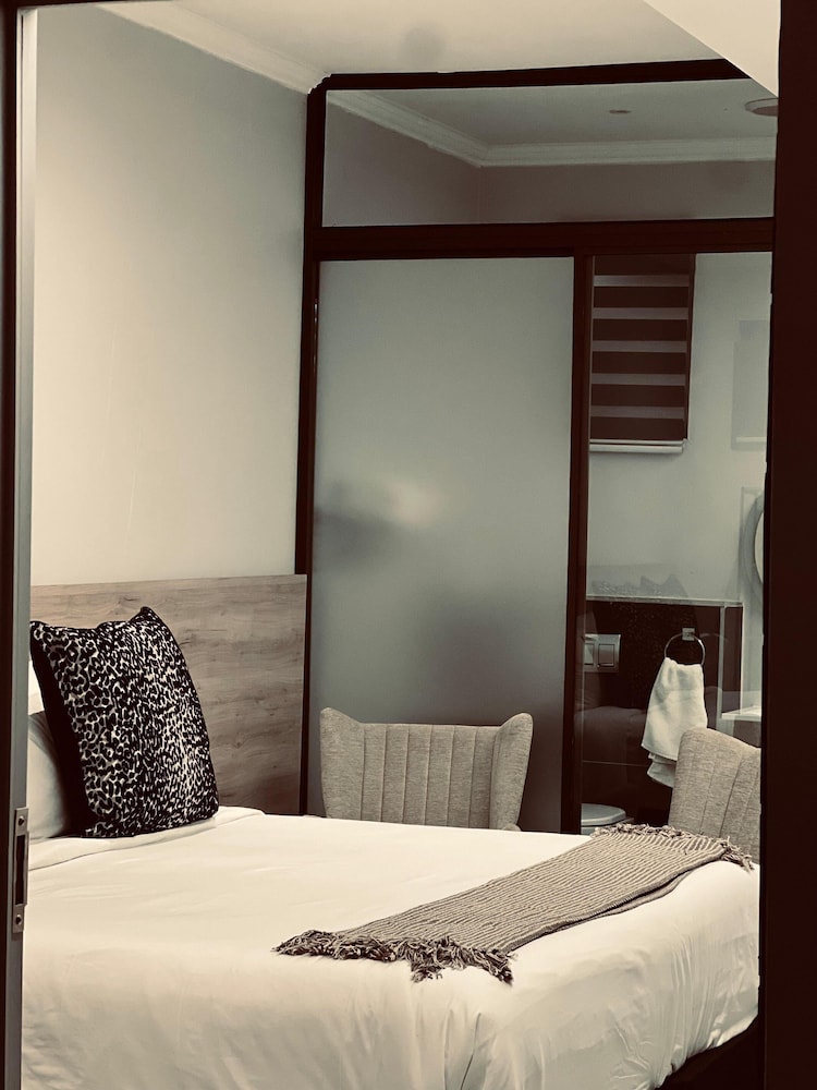 Comfort Room photo 2