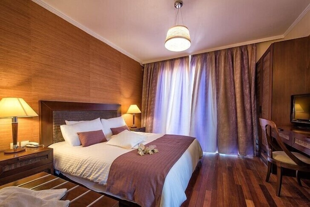Premium Two-Bedroom Villa with Heated Private Pool & Sea View photo 2