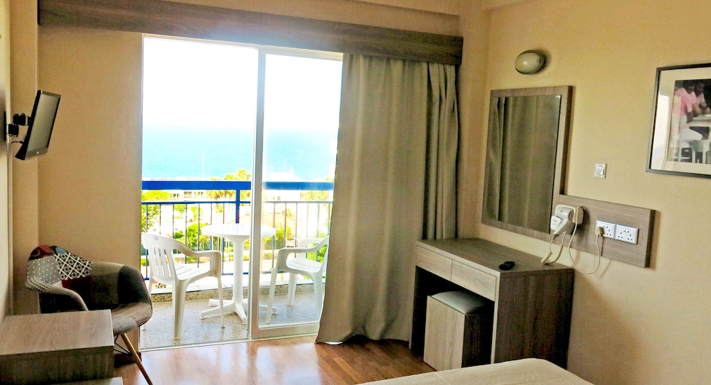 Single Room, Sea View
