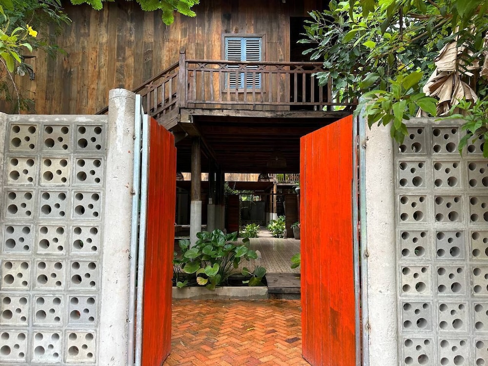 Three-Bedroom Villa Countryside View - Photo 2