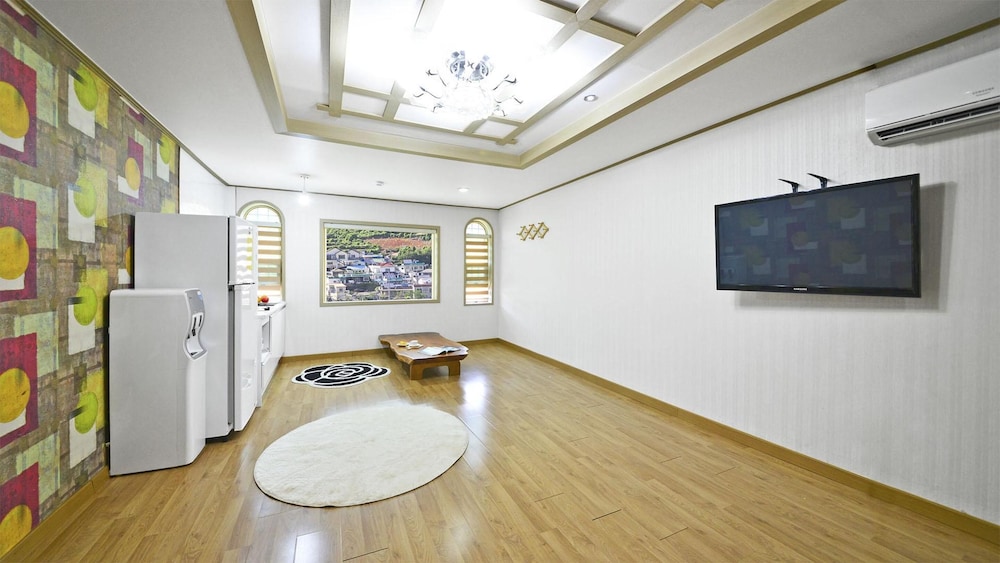 Basic Room, 1 Bedroom (Yarow 203) - Photo 1