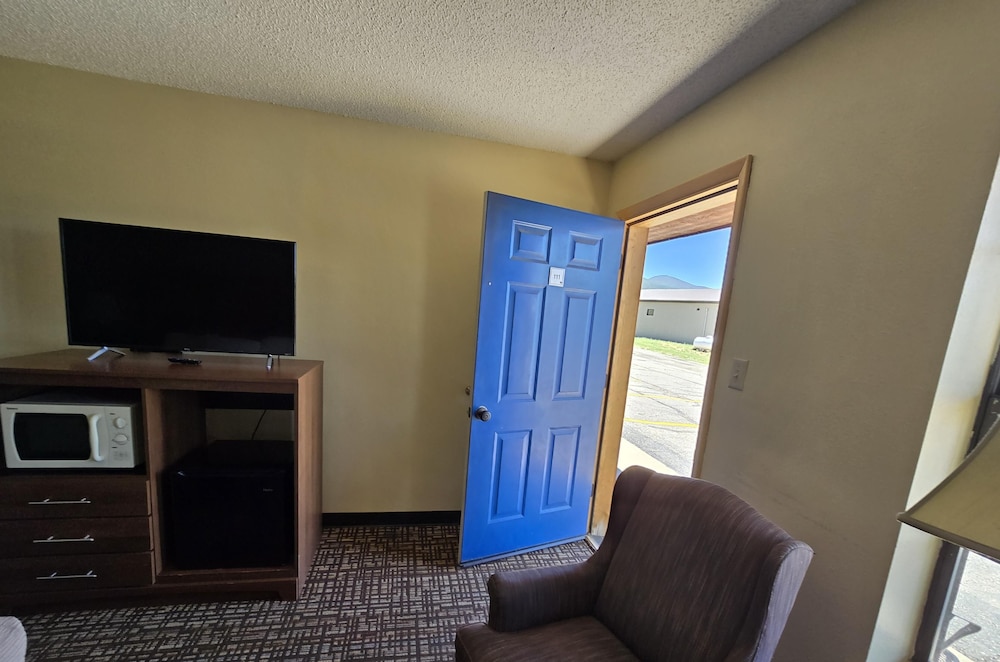 Standard Single Room, 1 Queen Bed, Non Smoking photo 1
