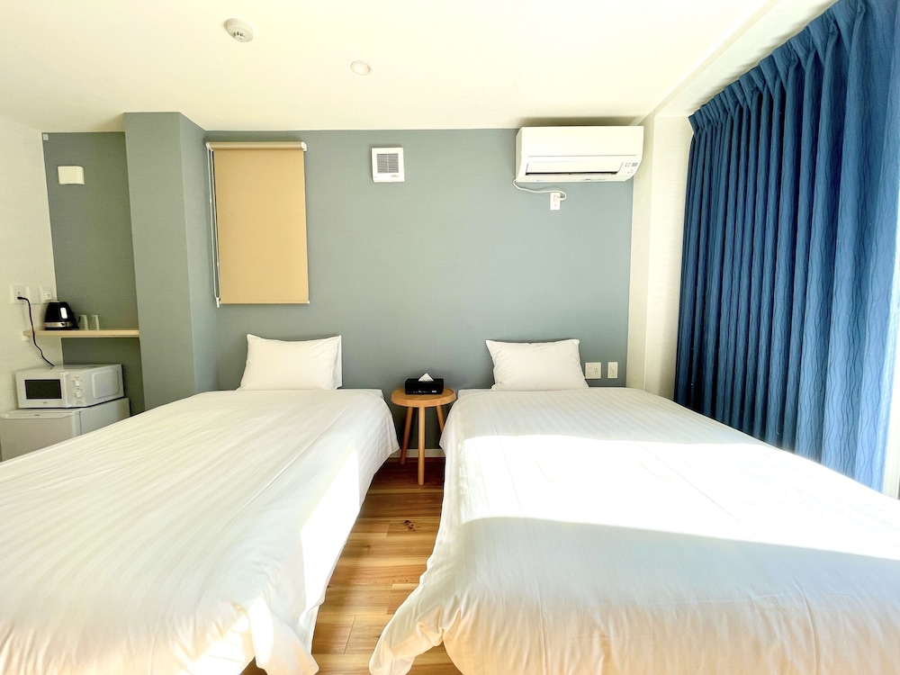 Twin Room, Non Smoking (401) photo 1