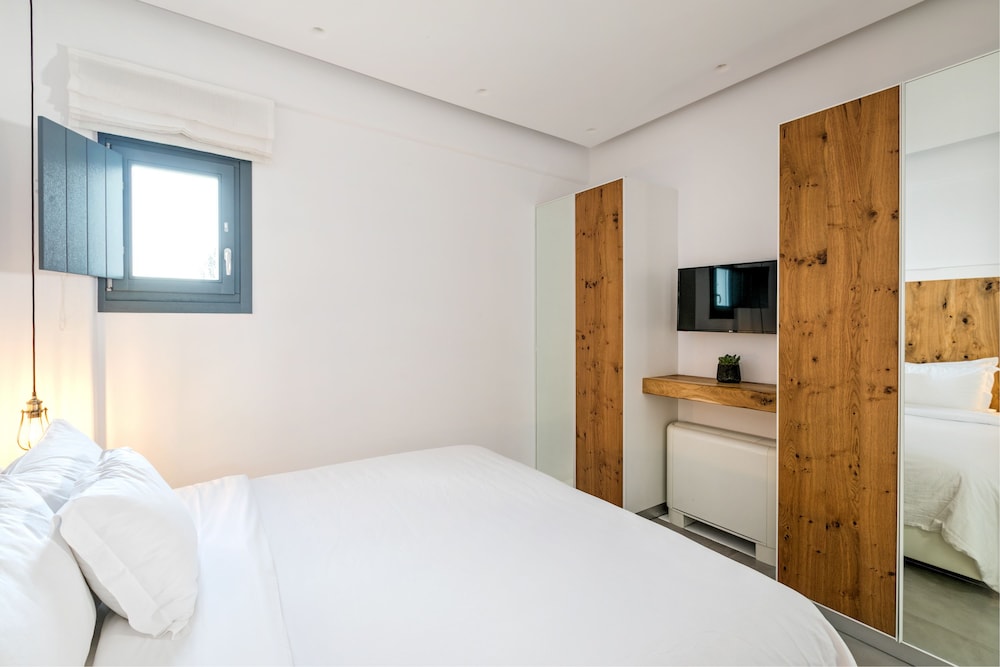 Deluxe Three Bedrooms Suite