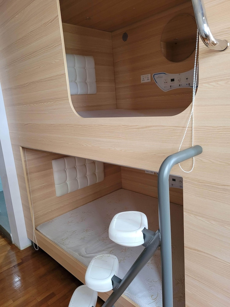 Family Room, 2 Queen Beds, Non Smoking, Private Bathroom photo 3