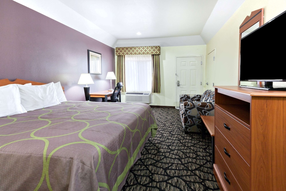 Room, 1 King Bed, Accessible, Non Smoking (Mobility,Hearing,Roll-In Shower)