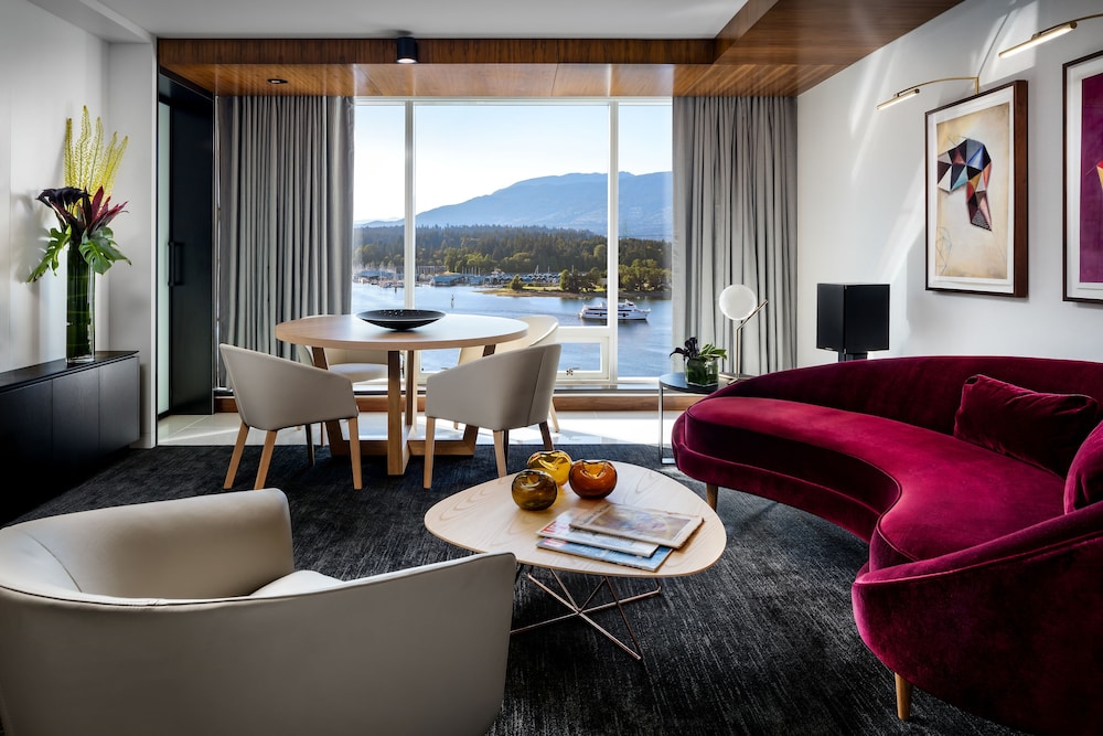 Signature Harbour View Suite, 1 King Bed, Stanley Park and Harbour View thumbnail 5