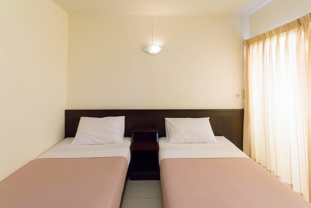 Twin Room with Air Conditioned photo 2