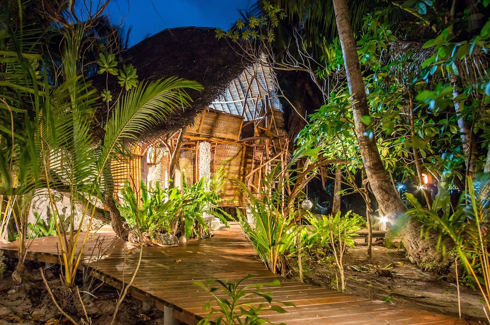 All Inclusive Private Bungalow 'Tamanu' with Ensuite photo 2