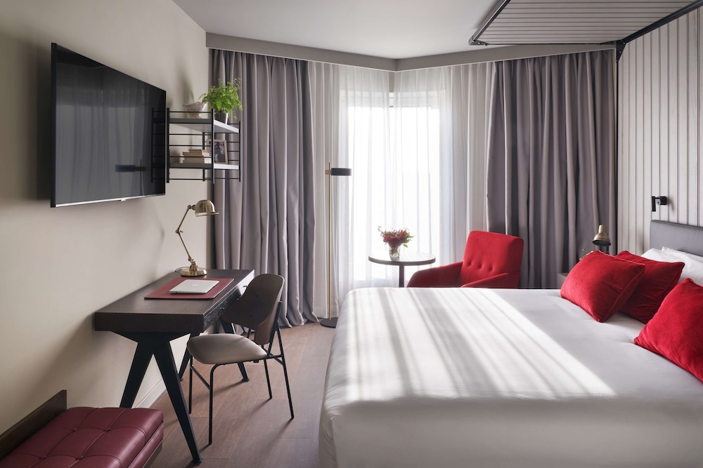 Room, 2 Queen Beds, City View