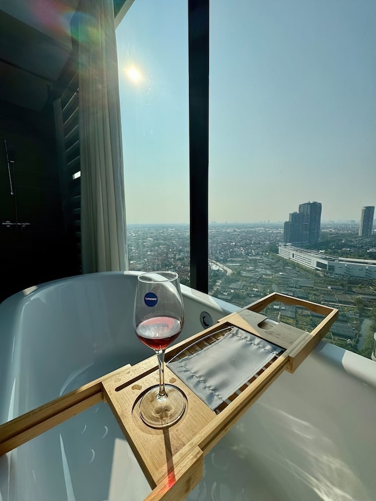 Superior Apartment, 3 Bedrooms, Kitchen, City View