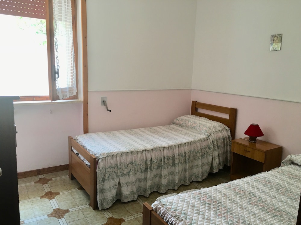 Apartment, 2 Bedrooms, Ground Floor photo 2