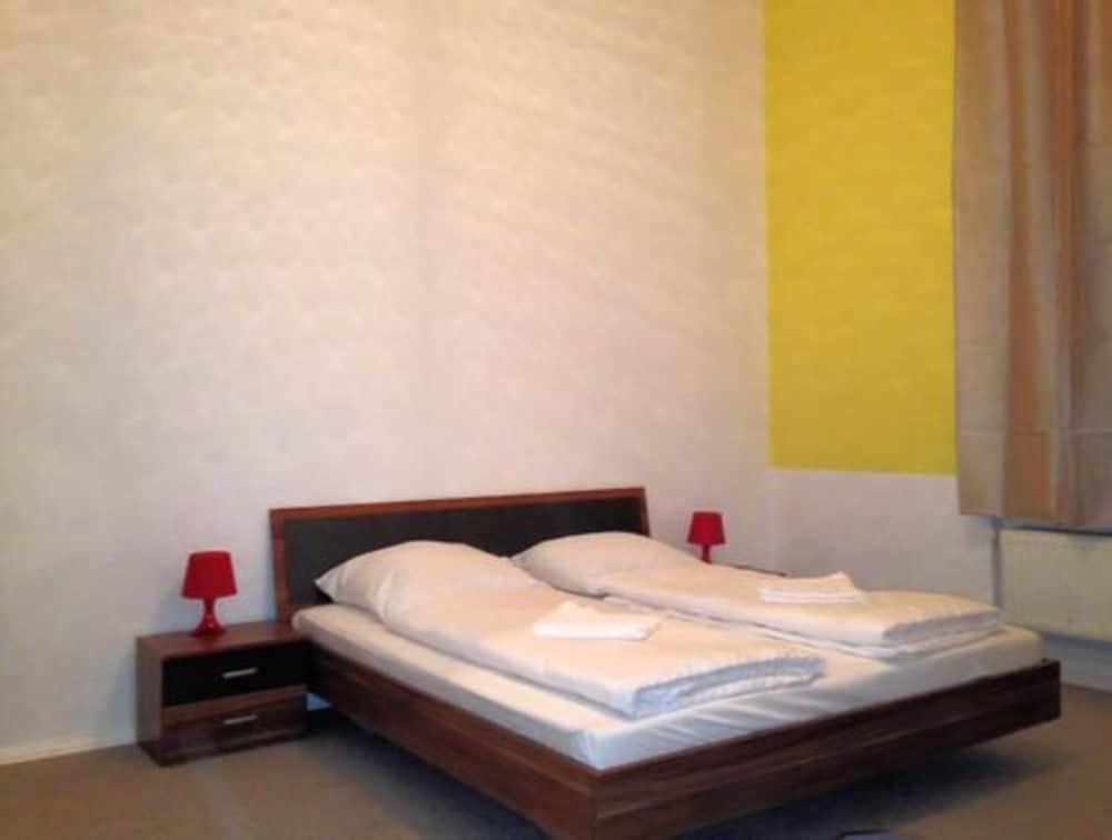 Double Room, Shared Bathroom photo 1