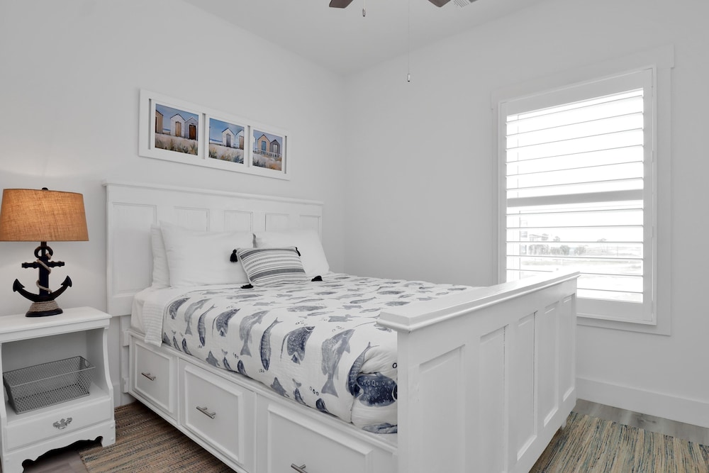 House, Multiple Beds (Waterside Retreat)