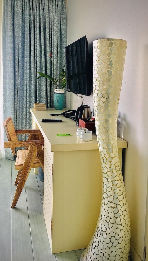 Panoramic Studio Suite, 1 King Bed, Ocean View photo 3