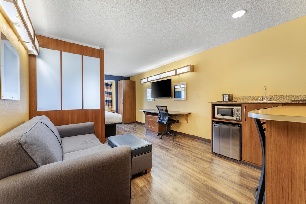 Suite, 1 King Bed, Non Smoking, Refrigerator & Microwave (with Single Sofabed;Larger Room) - Photo 3