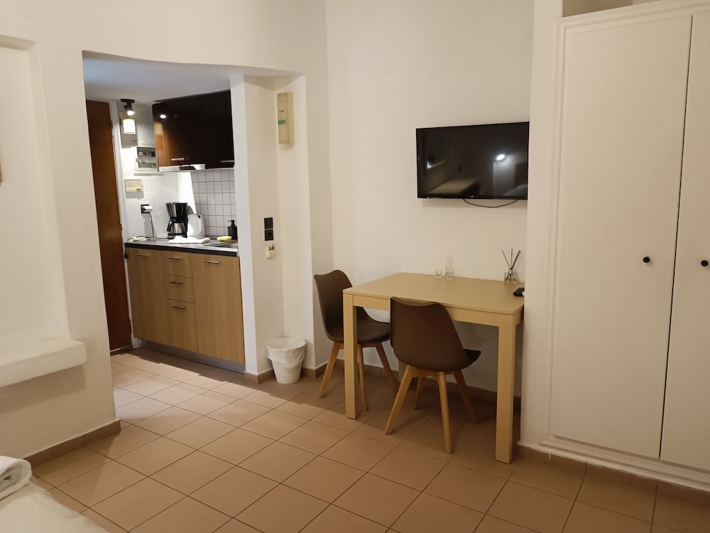 Superior Studio Suite, Balcony, Sea View (Euterpi) photo 3
