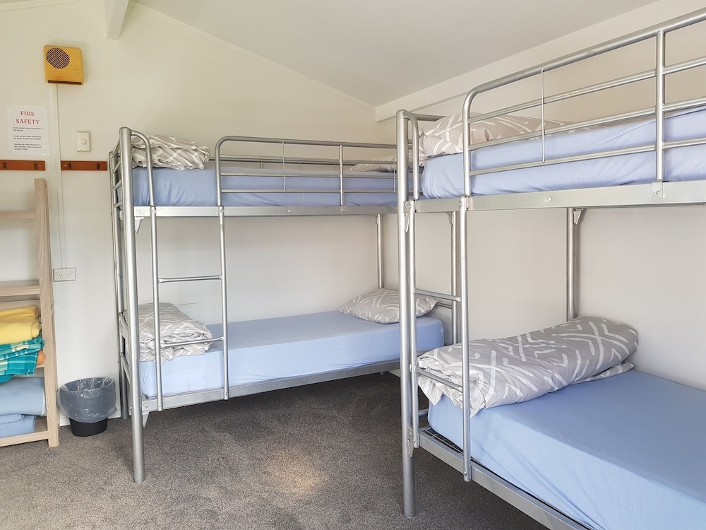 Bed in a 6-Bed Female Dorm, Shared Bathroom photo 1