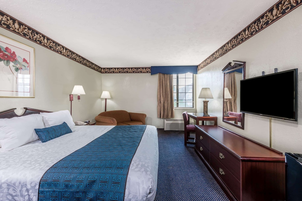 Standard Room, 1 King Bed photo 1