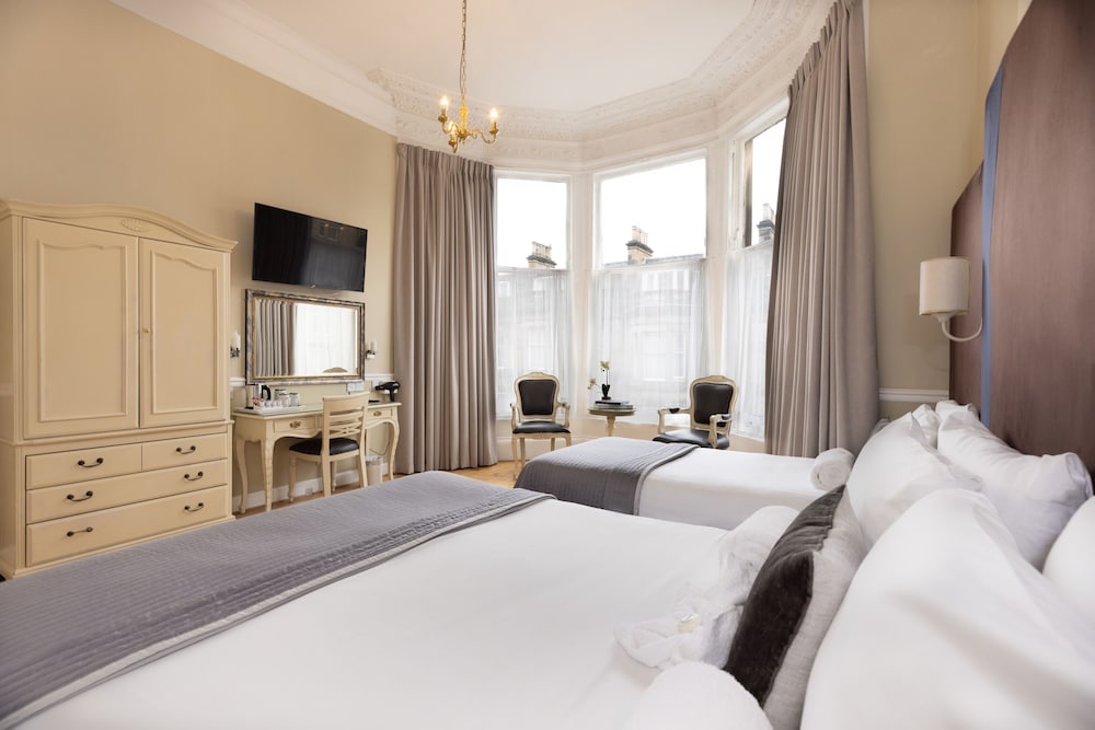 Classic Room, Multiple Beds - Photo 4