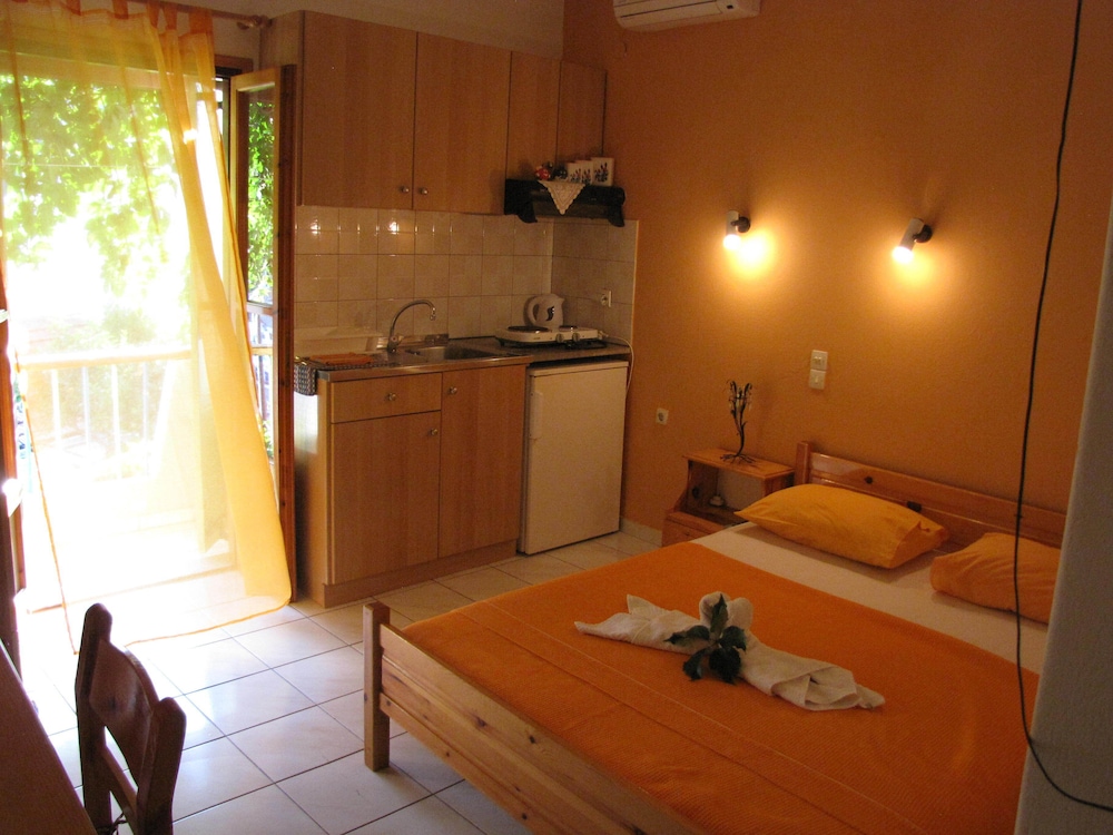 Double Room (1)