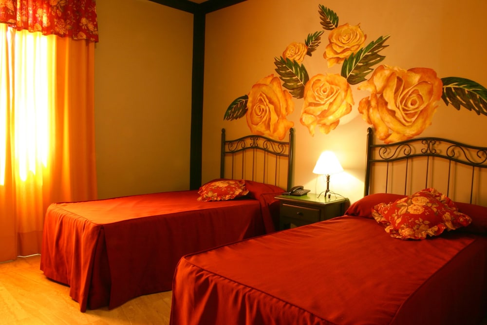 Twin Room - Photo 19