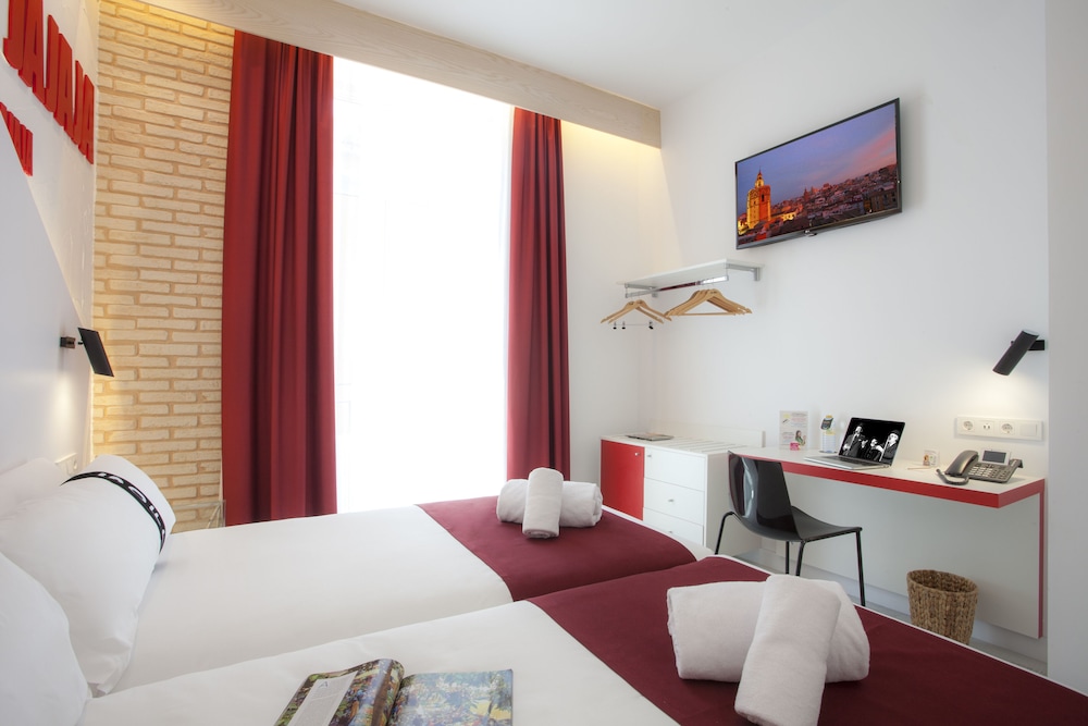 Twin Room thumbnail 6