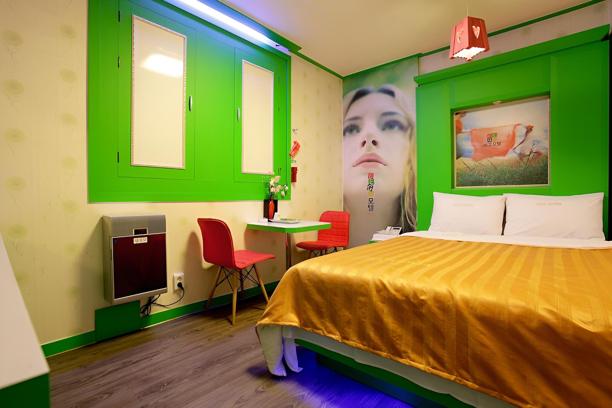 Room (Massage Bed Room)