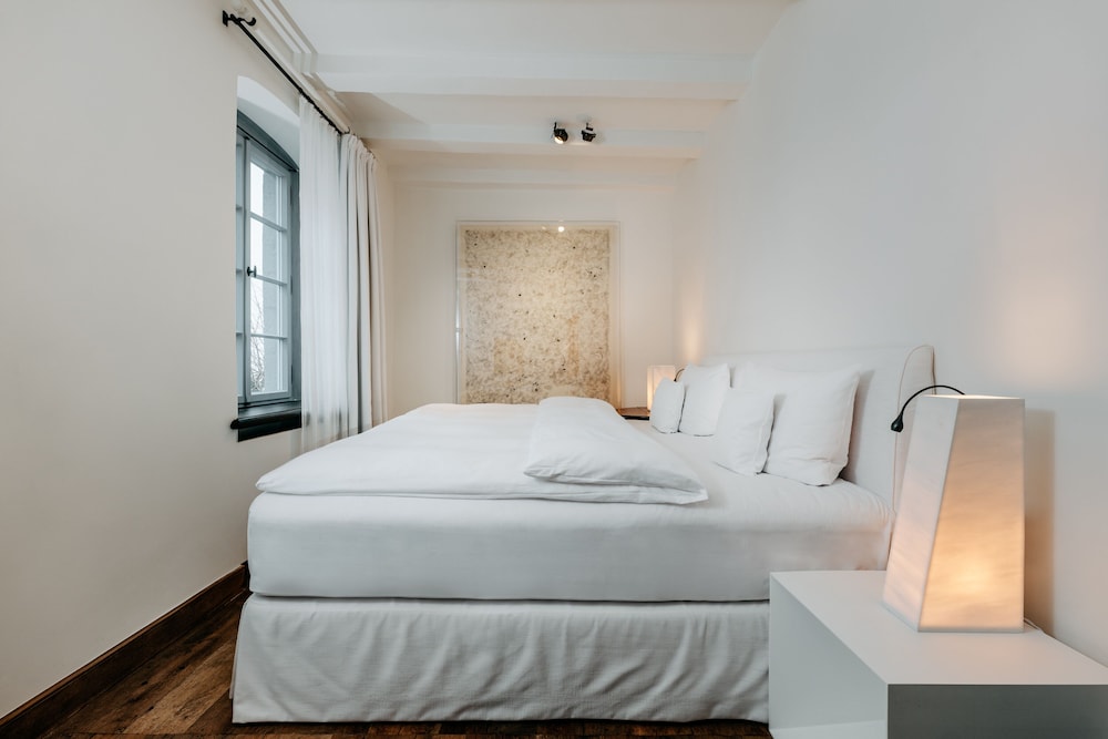 Classic Room (Historic Chancellery)