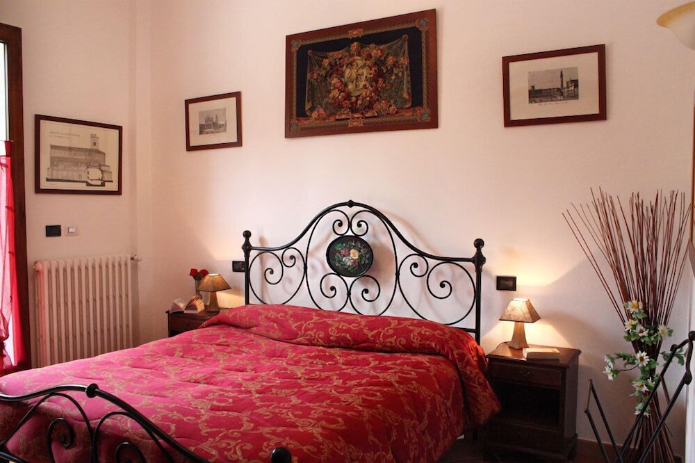 Double Room - Photo 6