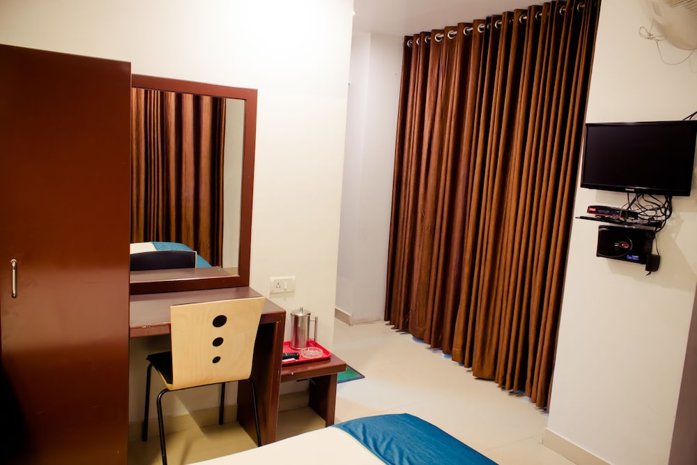 Double Room, 1 Queen Bed photo 3
