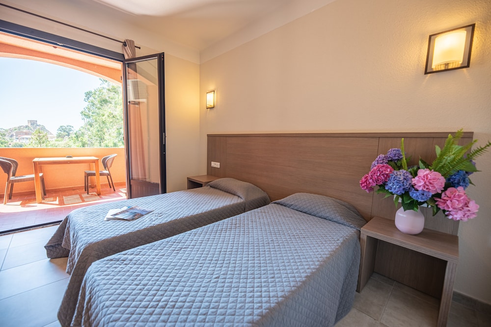 Double or Twin Room - Photo 11
