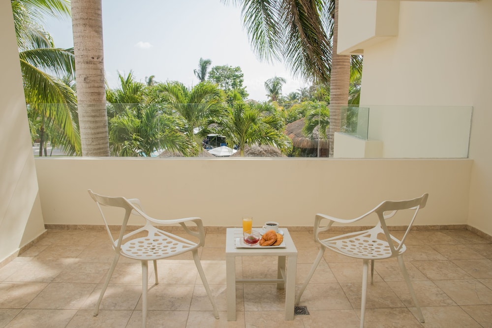 Deluxe Suite Garden View