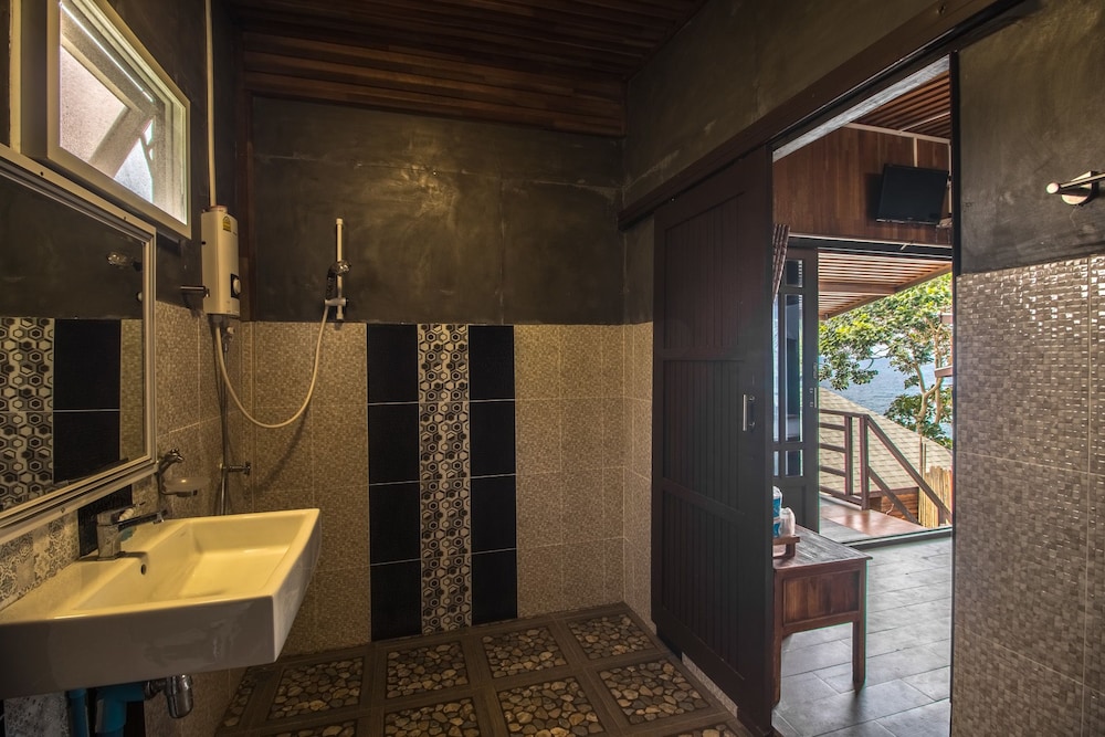 Deluxe good view bungalow photo 3