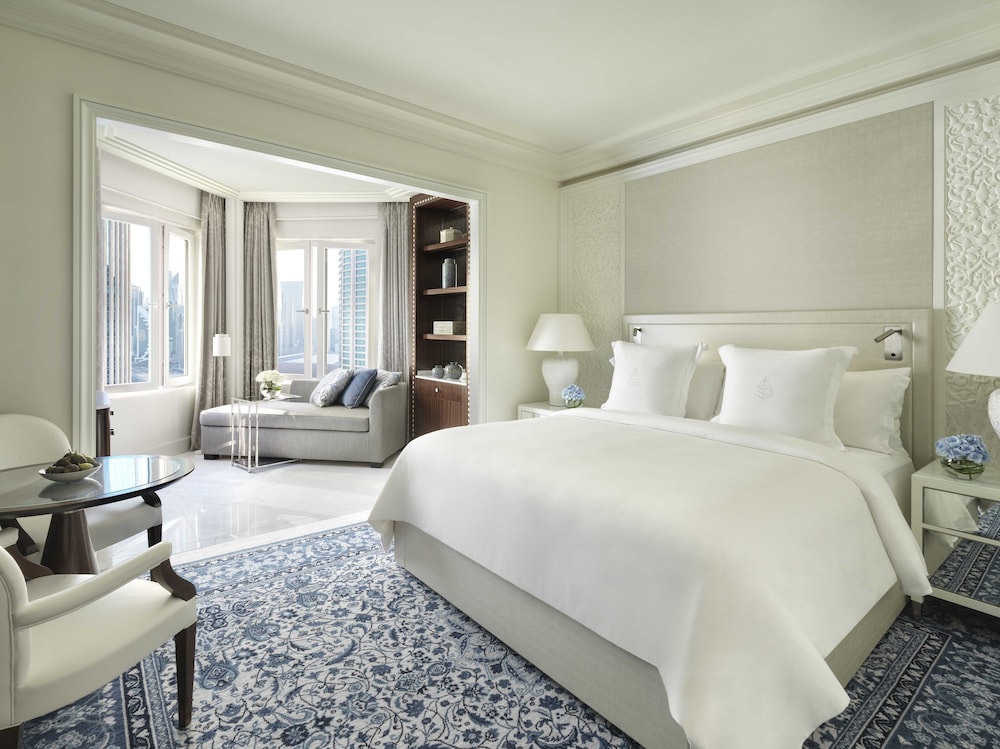 Deluxe Room, 1 King Bed, City View