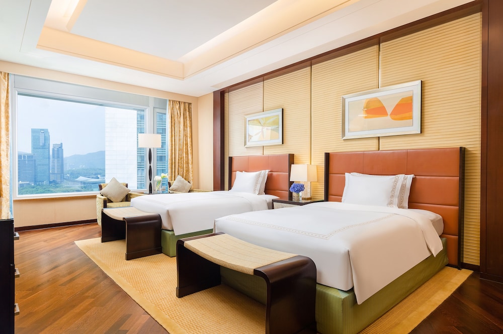 Club Executive Twin Bed Suite - Photo 2