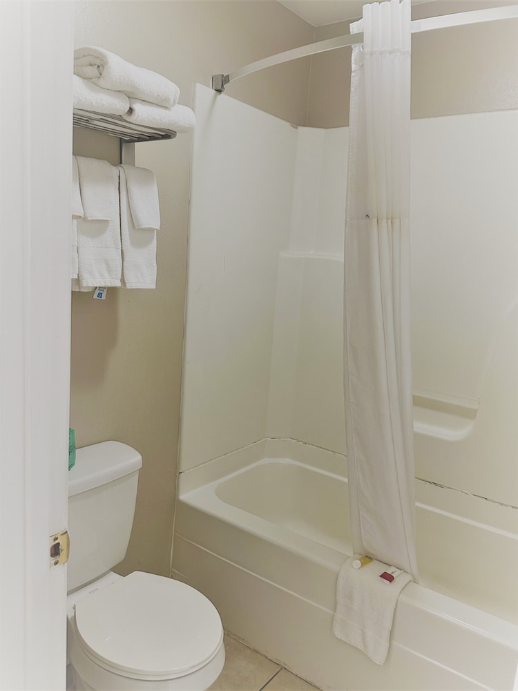 Room, Accessible - Photo 6