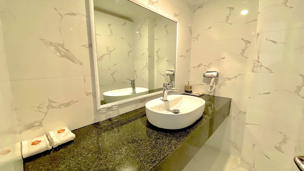 Deluxe Double Room, Balcony, Sea View - Photo 2