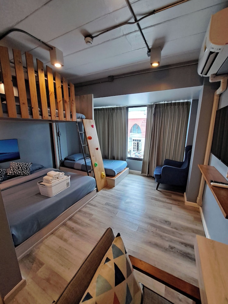 Deluxe Family Room - Photo 16