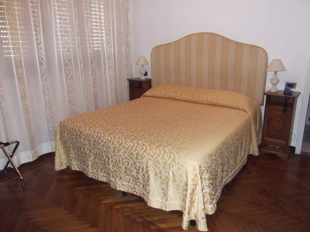 Standard Double Room - Photo 2