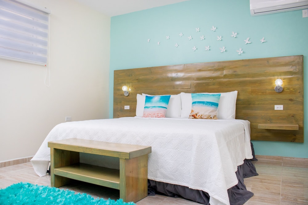 Deluxe Suite, 2 Bedrooms, Pool View photo 3