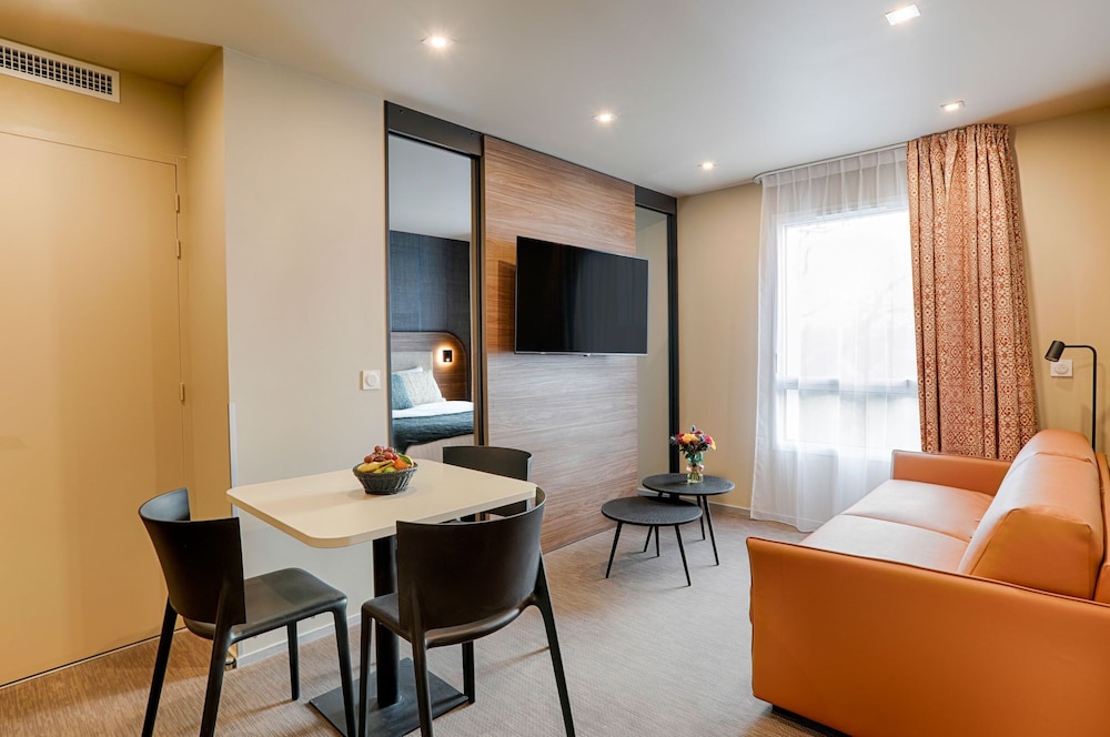 Basic Apartment - Photo 2
