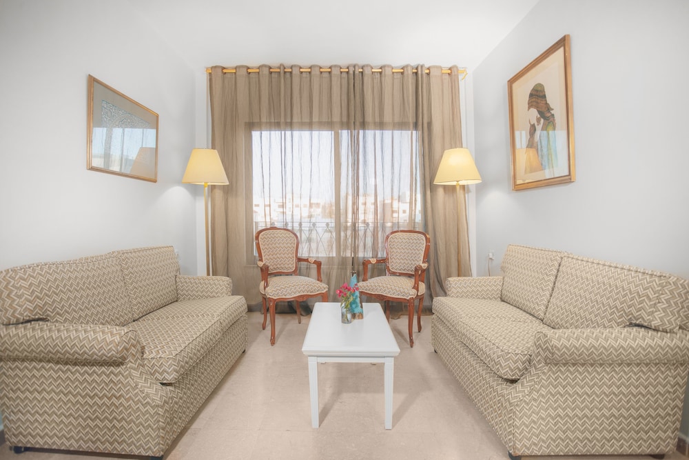 Junior Studio Suite, Pool View photo 3