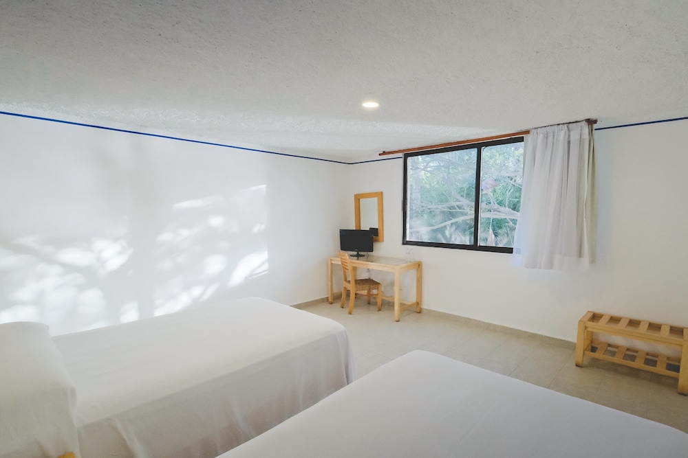 Standard Room, 2 Double Beds photo 1
