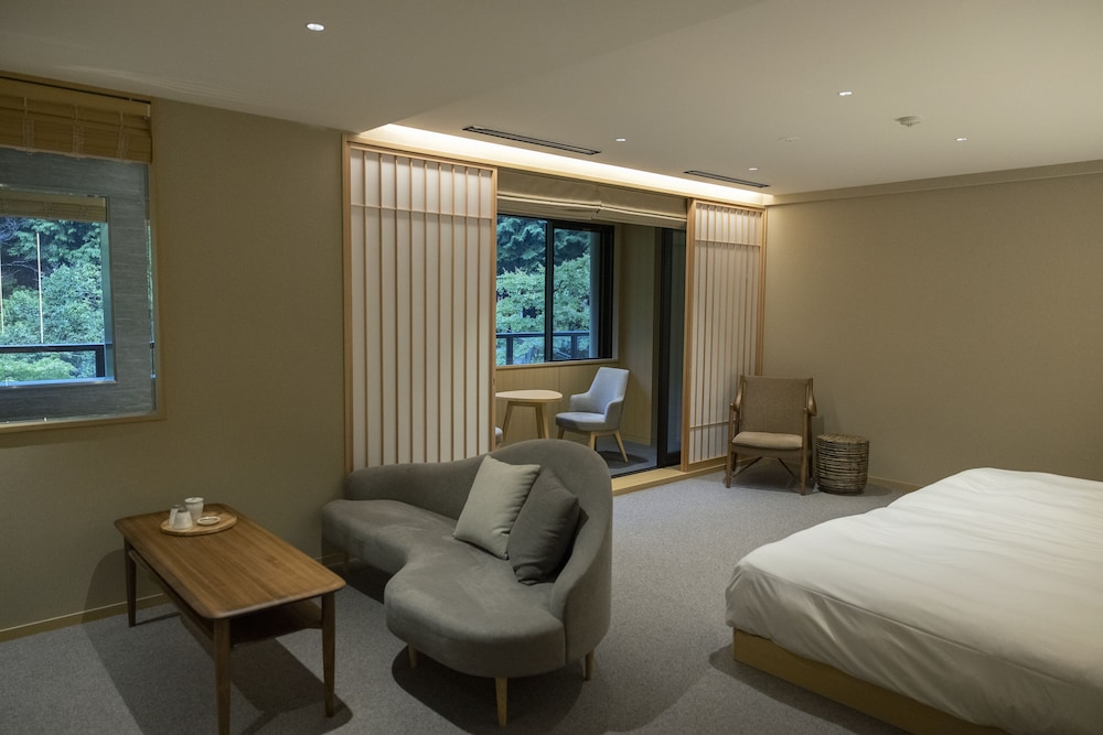 Executive Suite Twin, Non Smoking - Photo 25