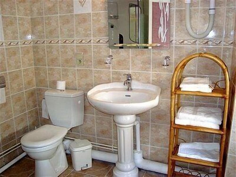 Standard Triple Room - Photo 2